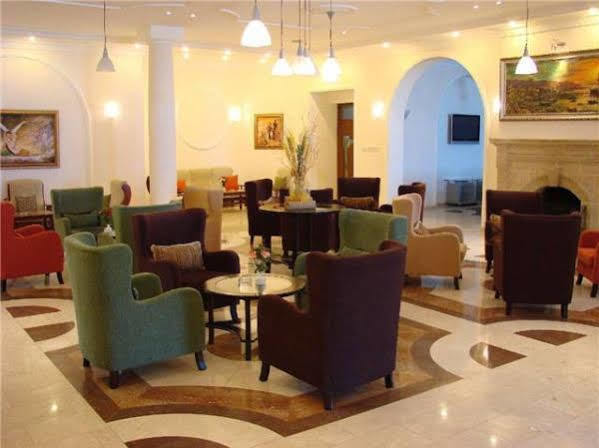 קיירניה Dome Hotel מראה חיצוני תמונה